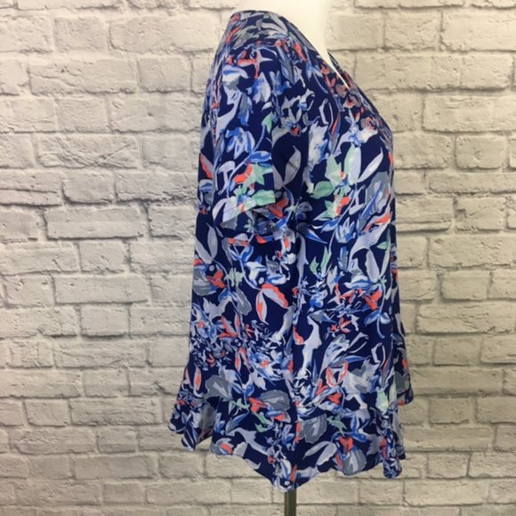 LAST CALL!! Silk Floral Top w/back zip - Picture 6 of 9